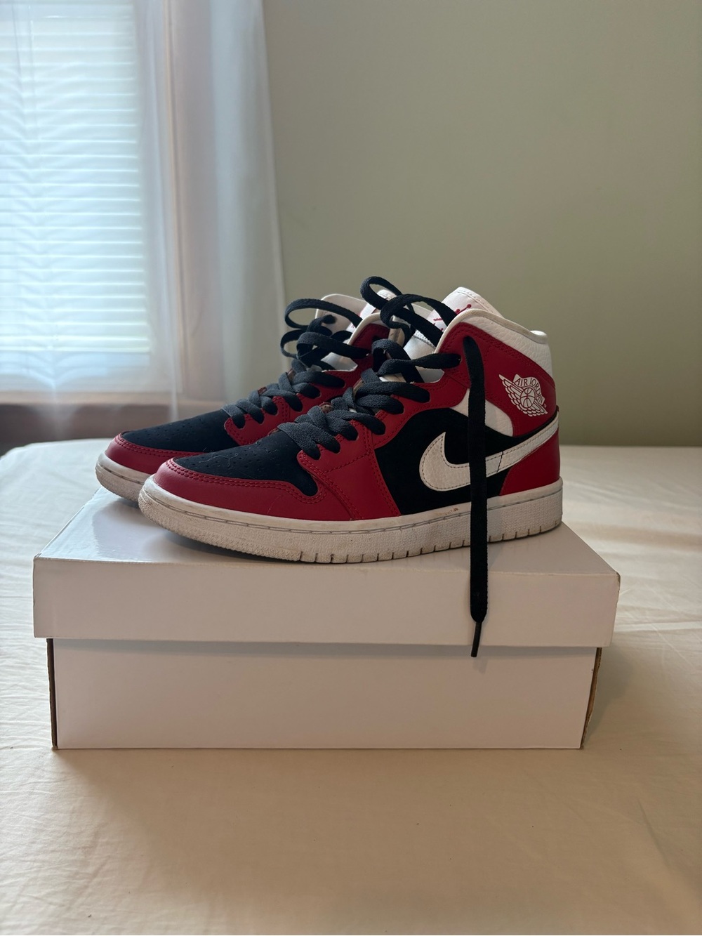 Nike Air Jordan 1 Mid - Red, Black & White